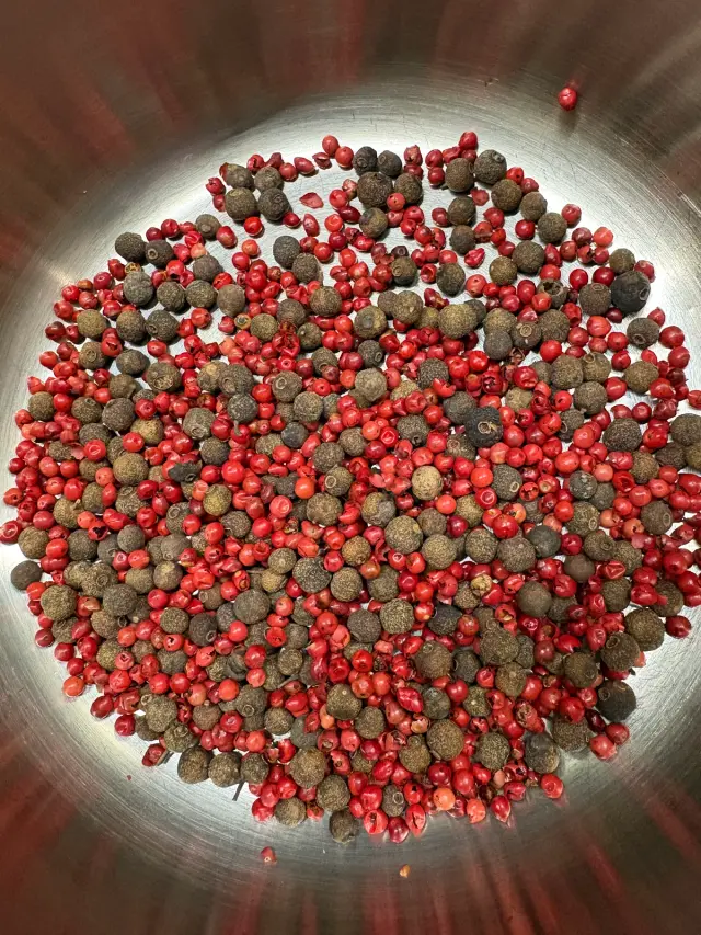 Pink and brown spices ready to become volatile